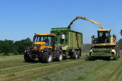 ماشین آلات کشاورزی