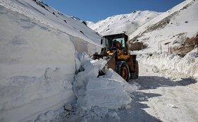مسدودی راه ارتباطی ۹۴۳ روستای لرستان بر اثر بارش برف