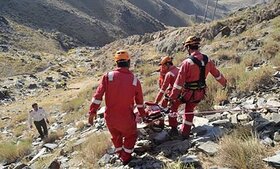 نجات کوهنورد آسیب دیده در ارتفاعات روستای «فشاه» شهرستان طبس