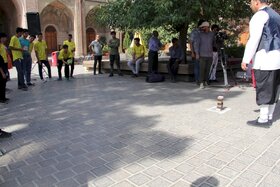 اجرای ورزش‌های سنتی و روستایی در سرای سعدالسلطنه قزوین
