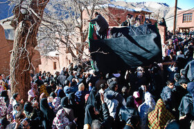 "عَلَم خبری" در روستاهای مشهد، خرده‌آیینی مذهبی در قاب تاریخ