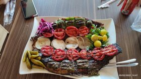 زنجیره تولید غذاهای دریایی در مجموعه قصر ماهی ماهی از دریا تا میز رستوران