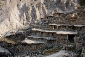 چگونه روستای پلکانی "نیمدور" گچساران خالی از سکنه شد