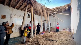 هلال احمر به کمک روستاییان زلزله‌زده سلماس و خوی شتافت
